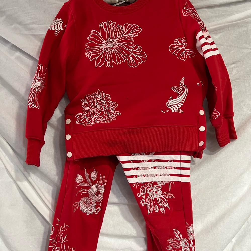Jogging suit with pockets